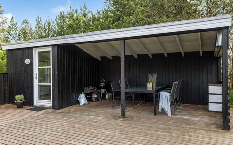 Halwarth - 250M from the Sea: Cottage, Shed, Hut, Farmhouse, Prairie, Shack, Barn, Log Cabin, Garden Buildings