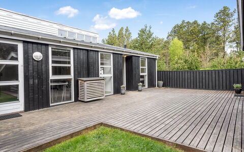 Halwarth - 250M from the Sea: Cottage, Shed, Hut, Farmhouse, Prairie, Shack, Barn, Log Cabin, Garden Buildings