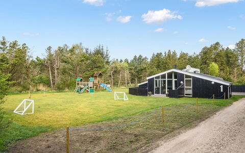 Halwarth - 250M from the Sea: Cottage, Shed, Hut, Farmhouse, Prairie, Shack, Barn, Log Cabin, Garden Buildings