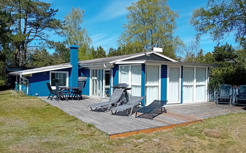 Siggi - 400M from the Sea: Apartment, Shade, Balcony, Chair, Fence, Outdoor Furniture, Aluminium, Artificial Turf