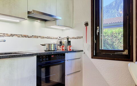 Dorenavant: Kitchen, Kitchen Appliance, Countertop, Major Appliance, Flooring, Interior Design, Cabinetry, Home Appliance, Home, Floor