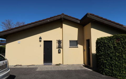 Dorenavant: Sky, Building, Plant, House, Shade, Door, Land Lot, Cottage, Residential Area