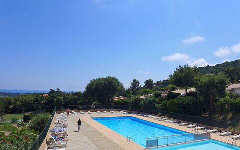 La Croix-Valmer 600: Water, Sky, Plant, Cloud, Swimming Pool, Tree, Rectangle, Outdoor Furniture, Leisure, Shade