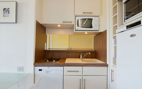 La Croix-Valmer 600: Property, Room, Cabinetry, Furniture, Kitchen, Countertop, Interior Design, Building, House, Real Estate