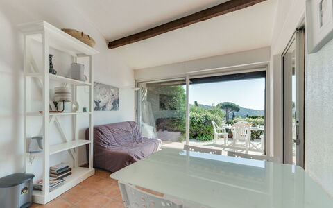 La Croix-Valmer 600: Property, Room, Furniture, Real Estate, Building, Interior Design, House, Architecture, Table, Floor