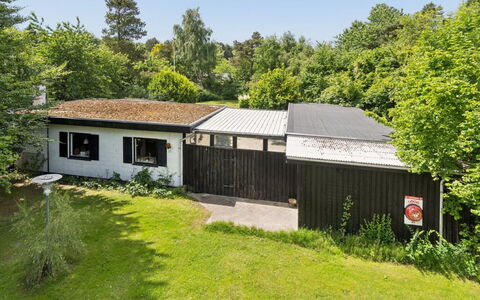 Gadde - 1Km from the Sea: House, Residential Area, Home, Roof, Landscape, Shrub, Land Lot, Cottage, Rural Area