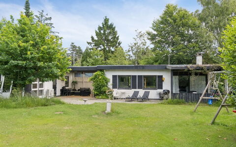 Gadde - 1Km from the Sea: Grass, House, Home, Shrub, Residential Area, Land Lot, Roof, Cottage, Estate, Garden