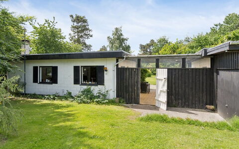 Gadde - 1Km from the Sea: Home, House, Land Lot, Roof, Cottage, Garden, Backyard, Lawn, Estate, Shade