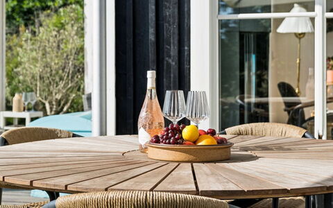 Bernadete - 50M to the Fjord: Apartment, Shade, Balcony, Chair, Fence, Outdoor Furniture, Aluminium, Artificial Turf