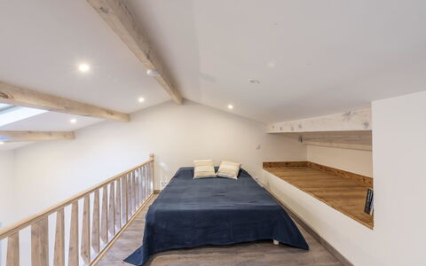 Gigaro Plage: Property, Wood, Building, Floor, Flooring, House, Hardwood, Hall, Ceiling