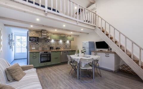 Gigaro Plage: Table, Furniture, Wood, Chair, Architecture, Flooring, Building, Interior Design, Floor, Desk