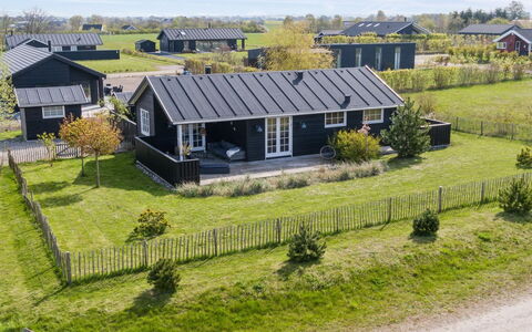 Mojsej: Wood, Plant Community, Land Lot, Shade, Natural Material, Garden Buildings, Shed, Outdoor Structure, Log Cabin
