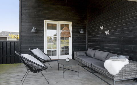 Mojsej: Wood, Plant Community, Land Lot, Shade, Natural Material, Garden Buildings, Shed, Outdoor Structure, Log Cabin