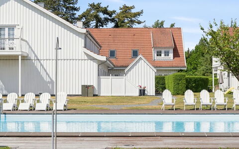 Anniek - 1Km to the Fjord: Wood, Roof, Architecture, Home, House, Cottage, Siding, Hardwood, Slope, Estate