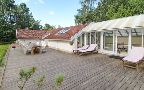 Erly - 500M from the Sea: Residential Area, Roof, Suburb, Driveway, Estate, Chimney