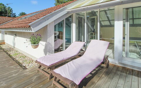 Erly - 500M from the Sea: Residential Area, Roof, Suburb, Driveway, Estate, Chimney