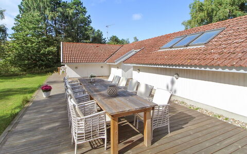 Erly - 500M from the Sea: Residential Area, Roof, Suburb, Driveway, Estate, Chimney