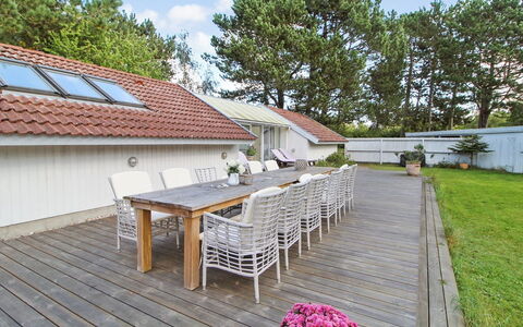 Erly - 500M from the Sea: Residential Area, Roof, Suburb, Driveway, Estate, Chimney