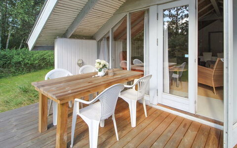 Erly - 500M from the Sea: Residential Area, Roof, Suburb, Driveway, Estate, Chimney