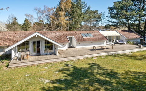 Erly - 500M from the Sea: Residential Area, Roof, Suburb, Driveway, Estate, Chimney