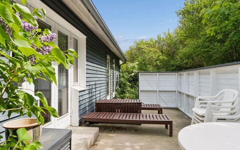 Carmen - 25M from the Sea: Home, Floor, Siding, Shade, Composite Material, Door, Outdoor Furniture, Deck, Garden, Backyard