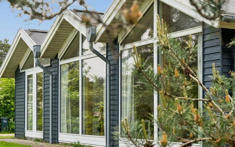 Carmen - 25M from the Sea: Siding, Home, Cottage, Groundcover, Door, Garden Buildings, Shade, Garden, Yard, Design