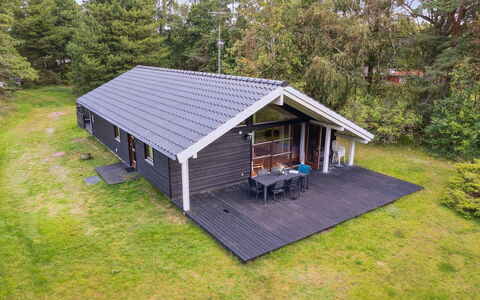 Wilgrib - 400M from the Sea: Roof, House, Land Lot, Home, Cottage, Estate, Garden Buildings, Shade, Log Cabin, Landscaping