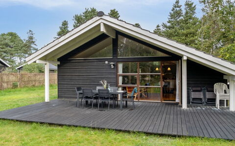 Wilgrib - 400M from the Sea: Roof, House, Land Lot, Home, Cottage, Estate, Garden Buildings, Shade, Log Cabin, Landscaping