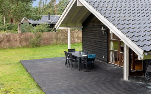 Wilgrib - 400M from the Sea: Roof, House, Land Lot, Home, Cottage, Estate, Garden Buildings, Shade, Log Cabin, Landscaping