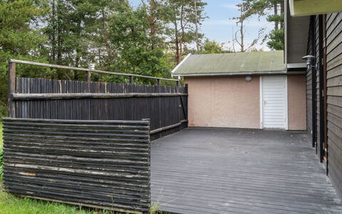 Wilgrib - 400M from the Sea: Roof, House, Land Lot, Home, Cottage, Estate, Garden Buildings, Shade, Log Cabin, Landscaping