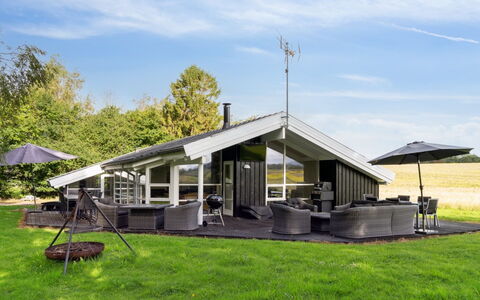 Rik - 350M from the Sea: Residential Area, Roof, Suburb, Driveway, Estate, Chimney
