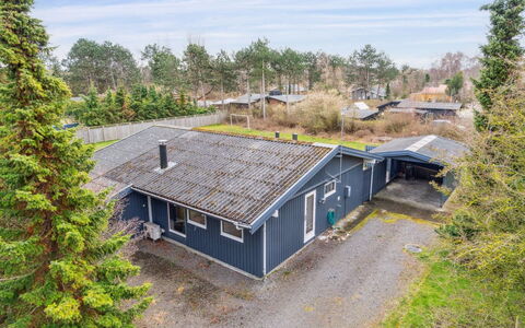 Linda - 600M from the Sea: Roof, House, Residential Area, Home, Landscape, Cottage, Land Lot, Rural Area, Human Settlement, Suburb