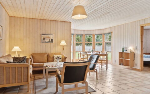 Linda - 600M from the Sea: Swimming Pool, Resort Town