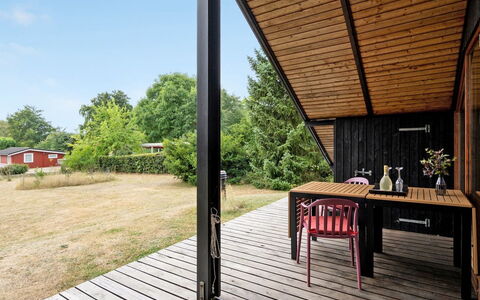 Ija - 200M from the Sea: Roof, House, Land Lot, Home, Cottage, Estate, Garden Buildings, Shade, Log Cabin, Landscaping