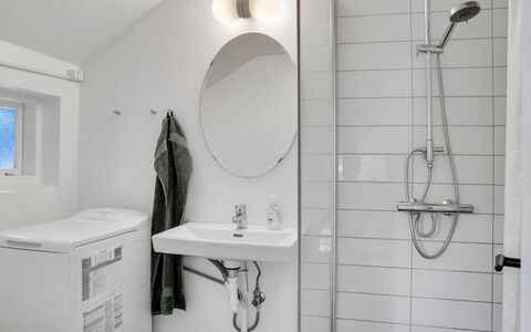 Sibo - 1.5Km from the Sea: Bathroom, Plumbing Fixture, Interior Design, Wall, Flooring, Floor, Sink, Bathroom Sink, Ceiling, Tap