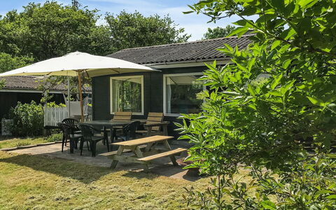 Vojo - 100M from the Sea: Roof, House, Land Lot, Home, Cottage, Estate, Garden Buildings, Shade, Log Cabin, Landscaping