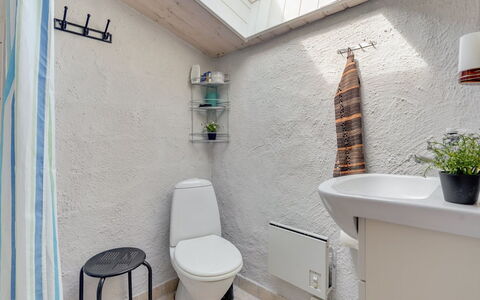 Sini - 300M from the Sea: Wall, Plumbing Fixture, Flooring, Bathroom, Floor, Interior Design, Toilet Seat, Toilet, Sink, Plumbing