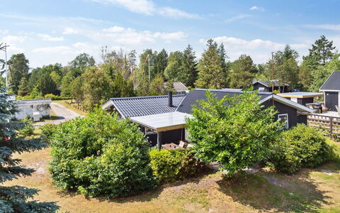Margit - 10M from the Sea: Tree, Residential Area, House, Home, Roof, Shrub, Cottage, Land Lot, Estate