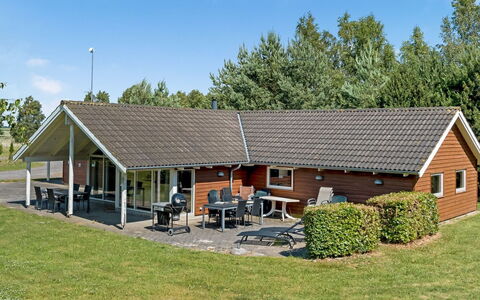 Vilvi - 500M from the Sea: Roof, House, Home, Cottage, Siding, Estate, Driveway, Garden Buildings, Yard, Shed
