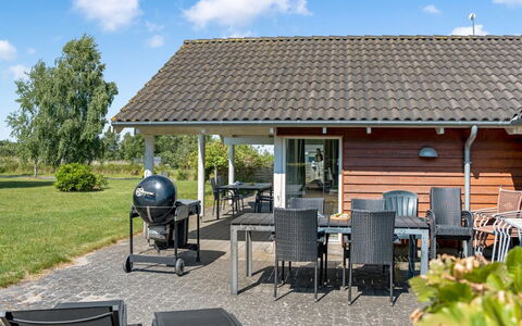 Vilvi - 500M from the Sea: Roof, House, Home, Cottage, Siding, Estate, Driveway, Garden Buildings, Yard, Shed