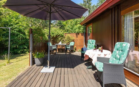 Kaarina - 550M from the Sea: Grass, Shrub, House, Garden, Home, Cottage, Land Lot, Lawn, Groundcover