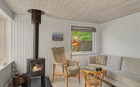 Kaarina - 550M from the Sea: Wood, Interior Design, Flooring, Ceiling, Floor, Room, Furniture, Hardwood, Living Room, Light Fixture
