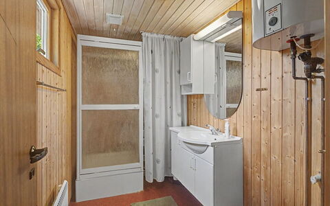 Kaarina - 550M from the Sea: Wood, Flooring, Floor, Plumbing Fixture, Interior Design, Room, Ceiling, Plumbing, Sink, Bathroom