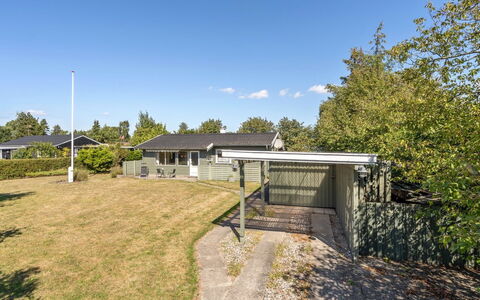 Maelle - 600M from the Sea: Residential Area, Roof, House, Home, Land Lot, Estate, Cottage, Suburb, Lawn, Garden