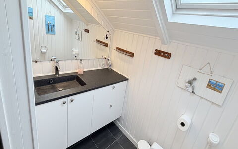 Gretta - 400M from the Sea: Plumbing Fixture, Wood, Flooring, Floor, Sink, Tap, Interior Design, Plumbing, Bathroom, Bathroom Sink
