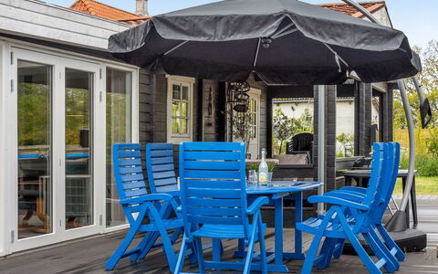 Hardina - 300M from the Sea: Blue, Shrub, Cottage, Groundcover, Garden, Estate, Shade, Landscaping, Farmhouse, Eco Hotel