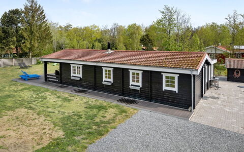Hardina - 300M from the Sea: Blue, Shrub, Cottage, Groundcover, Garden, Estate, Shade, Landscaping, Farmhouse, Eco Hotel