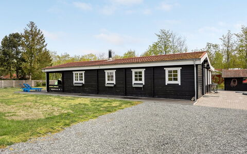 Hardina - 300M from the Sea: Blue, Shrub, Cottage, Groundcover, Garden, Estate, Shade, Landscaping, Farmhouse, Eco Hotel
