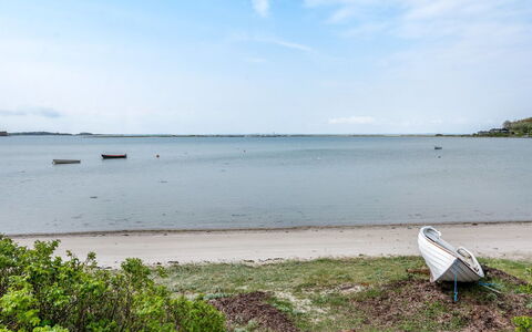 Hardina - 300M from the Sea: Blue, Shrub, Cottage, Groundcover, Garden, Estate, Shade, Landscaping, Farmhouse, Eco Hotel