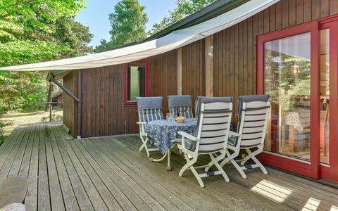 Norwin - 250M from the Sea: Blue, Shrub, Cottage, Groundcover, Garden, Estate, Shade, Landscaping, Farmhouse, Eco Hotel